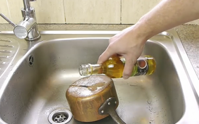 The Way This Guy Cleans His Pots Is Totally Brilliant. How Did I Not Know About This Earlier?