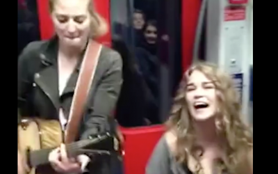 2 Girls Are Performing ‘Kiss’ By Prince On The Subway. Then a Surprise Guest Jumps In!