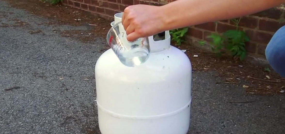 This Guy Always Pours H2O On His Propane Tank Before He Starts Cooking. The  Reason Is Brilliant