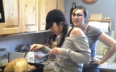 2 Sisters Are Prepping A Turkey Ready. But They Are Stunned When They Find THIS Inside!