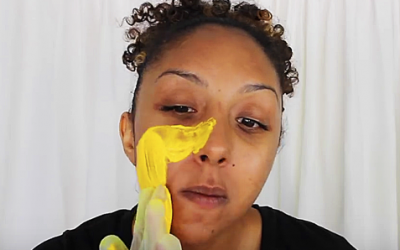 She Begins Rubbing Tumeric Onto Her Cheeks. But When She Rubs It Off It’s AWESOME!