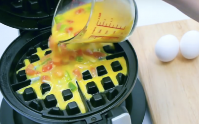 She Pours A Cup Of Eggs Into Her Waffle Maker! 3 Minutes Later My Mouth Won’t Stop Watering!