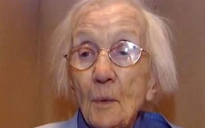 96 Year Old Lady Finally Decides To Sell Her Home. But Wait Til’ You See What It Looks Like Inside!